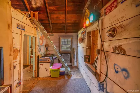 Entry Way - 509 E Rdg, Ishpeming, MI 49849 photo 4 of 4