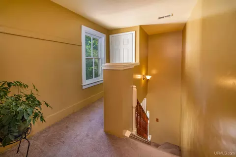 Entry Way - 509 E Rdg, Ishpeming, MI 49849 photo 2 of 4