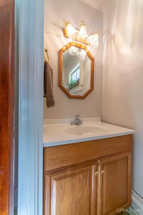 Bath - 509 E Rdg, Ishpeming, MI 49849 photo 4 of 4
