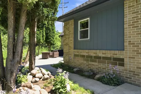 Exterior - 105 3rd, Yale, MI 48097 photo 8 of 11