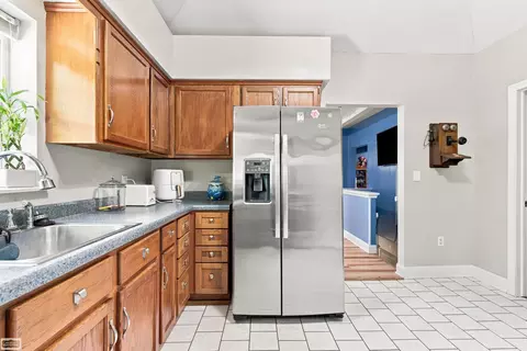 Kitchen - 105 3rd, Yale, MI 48097 photo 4 of 4