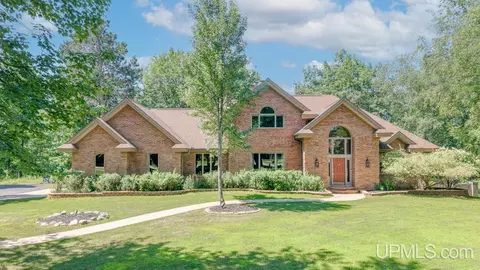 860 Evergreen, Kingsford, MI 49802