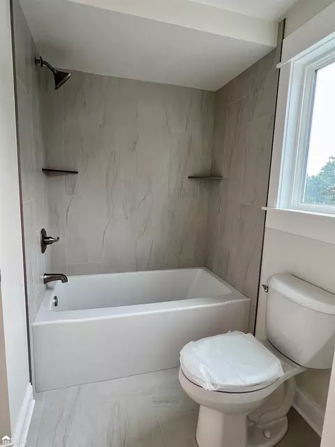 Bath - 1173 Highgate, Flint, MI 48507 photo 3 of 4