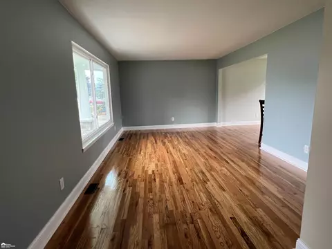 Living - 1173 Highgate, Flint, MI 48507 photo 1 of 2