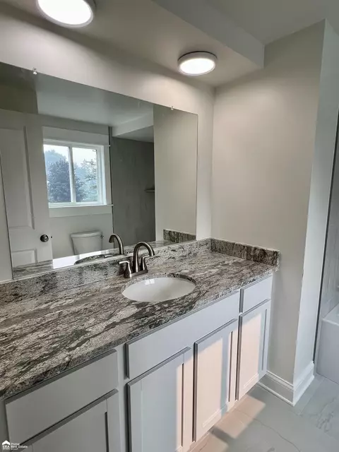Bath - 1173 Highgate, Flint, MI 48507 photo 2 of 4