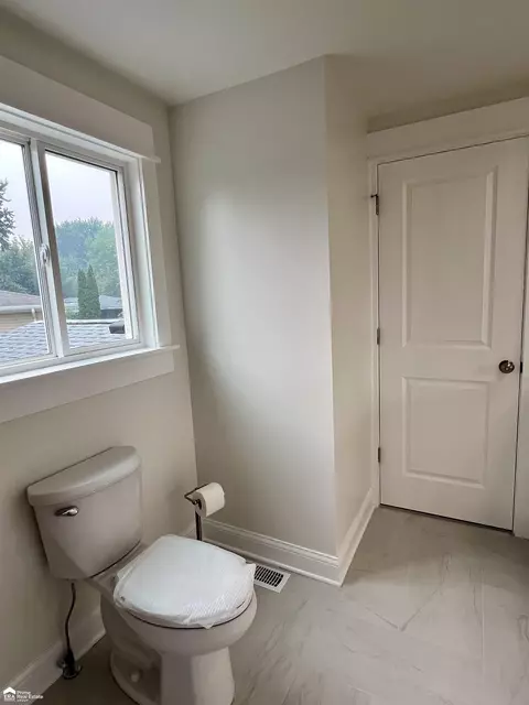 Bath - 1173 Highgate, Flint, MI 48507 photo 4 of 4