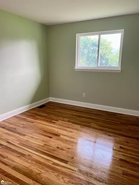 Bedroom - 1173 Highgate, Flint, MI 48507 photo 5 of 8