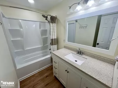 Bath - 3130 Pinegate, Flushing, MI 48433 photo 1 of 2