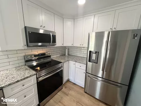 Kitchen - 3130 Pinegate, Flushing, MI 48433 photo 5 of 5