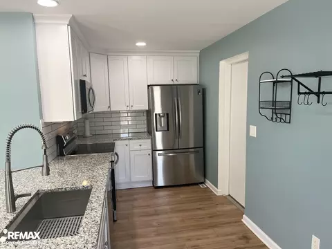 Kitchen - 3130 Pinegate, Flushing, MI 48433 photo 1 of 5