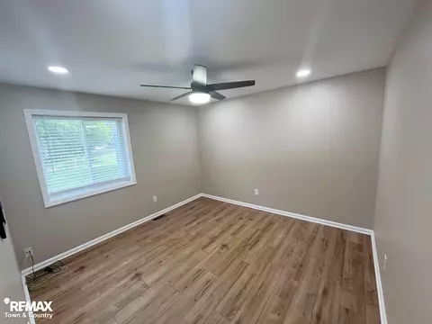 Bedroom - 3130 Pinegate, Flushing, MI 48433 photo 1 of 2