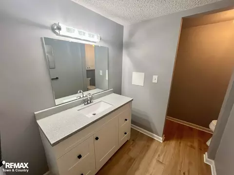 Bath - 3130 Pinegate, Flushing, MI 48433 photo 2 of 2
