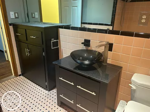 Bath - 463 Bournemouth, Grosse Pointe Farms, MI 48236 photo 3 of 3