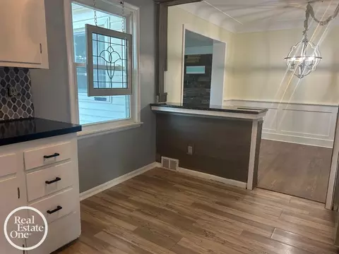 Kitchen - 463 Bournemouth, Grosse Pointe Farms, MI 48236 photo 2 of 3