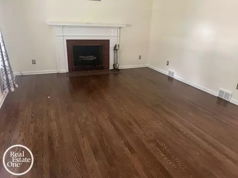 Living - 463 Bournemouth, Grosse Pointe Farms, MI 48236 photo 2 of 7
