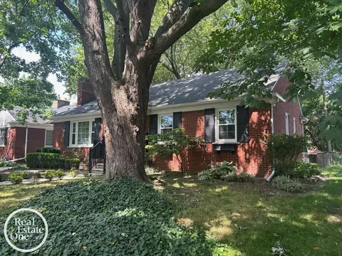 Exterior - 463 Bournemouth, Grosse Pointe Farms, MI 48236 photo 3 of 9