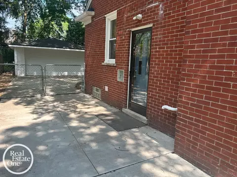Exterior - 463 Bournemouth, Grosse Pointe Farms, MI 48236 photo 5 of 9