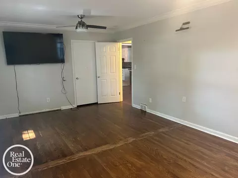Living - 463 Bournemouth, Grosse Pointe Farms, MI 48236 photo 5 of 7