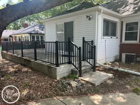 Exterior - 463 Bournemouth, Grosse Pointe Farms, MI 48236 photo 8 of 9