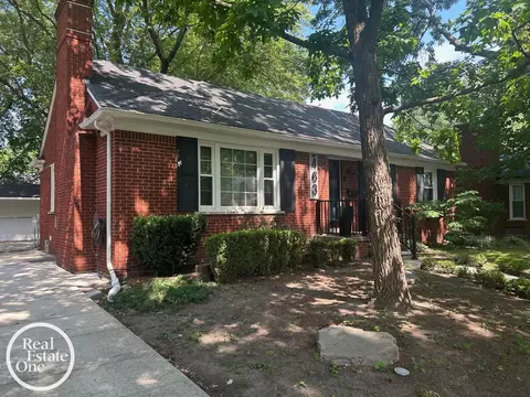 Exterior - 463 Bournemouth, Grosse Pointe Farms, MI 48236 photo 4 of 9