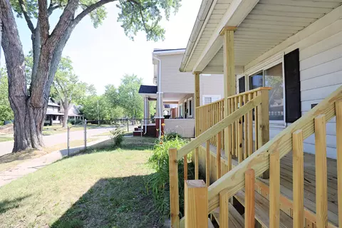 Exterior - 822 E 8th, Flint, MI 48503 photo 3 of 7