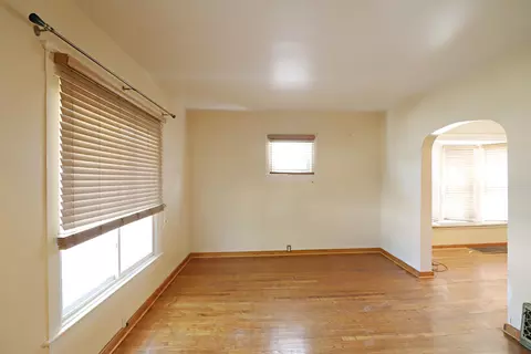 Living - 822 E 8th, Flint, MI 48503 photo 2 of 3