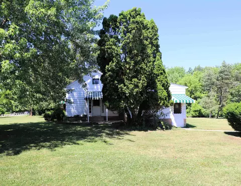 Exterior - 825 E Riv, Flushing, MI 48433 photo 6 of 15