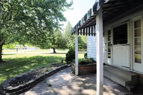 Exterior - 825 E Riv, Flushing, MI 48433 photo 3 of 15