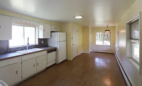 Kitchen - 825 E Riv, Flushing, MI 48433 photo 1 of 5