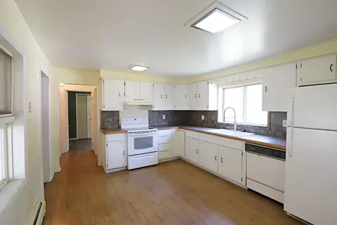 Kitchen - 825 E Riv, Flushing, MI 48433 photo 5 of 5