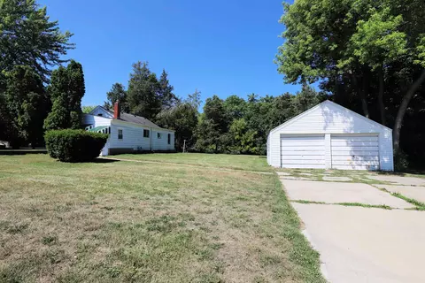 Exterior - 825 E Riv, Flushing, MI 48433 photo 10 of 15