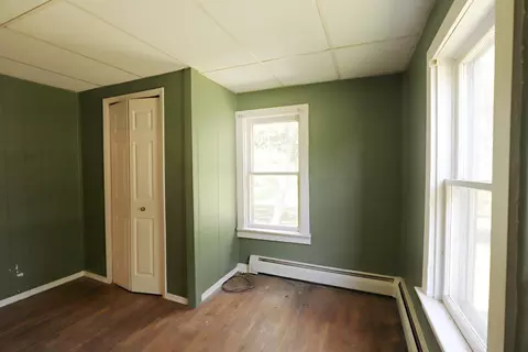 Bedroom - 825 E Riv, Flushing, MI 48433 photo 3 of 4