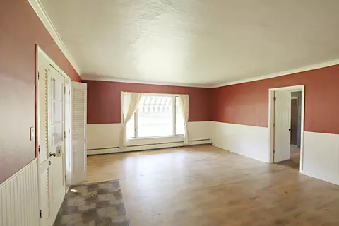 Living - 825 E Riv, Flushing, MI 48433 photo 1 of 4