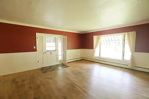 Living - 825 E Riv, Flushing, MI 48433 photo 4 of 4
