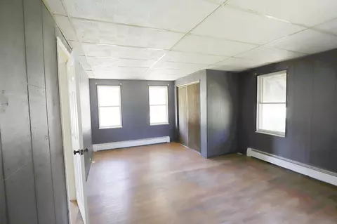 Bedroom - 825 E Riv, Flushing, MI 48433 photo 1 of 4