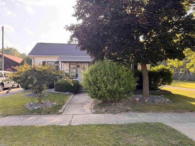 800 S Line, Chesaning, MI 48616
