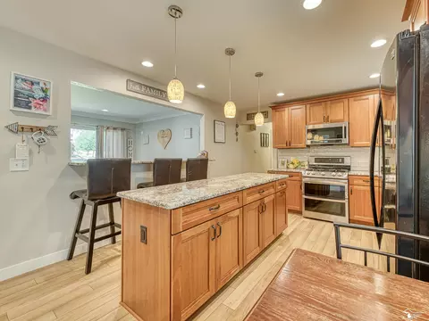 Kitchen - 1021 Hackman, Temperance, MI 48182 photo 2 of 5
