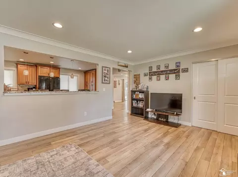 Living - 1021 Hackman, Temperance, MI 48182 photo 4 of 6