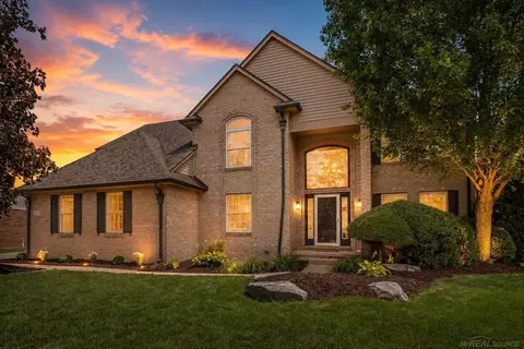 19573 Tanglewood, Clinton Township, MI 48038