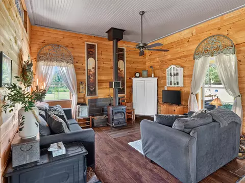 Living - 4107 Pine, Gladwin, MI 48624 photo 2 of 4