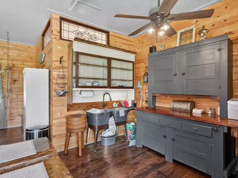 Kitchen - 4107 Pine, Gladwin, MI 48624 photo 3 of 4