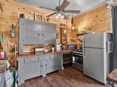 Kitchen - 4107 Pine, Gladwin, MI 48624 photo 2 of 4