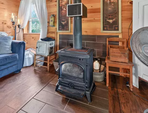 Living - 4107 Pine, Gladwin, MI 48624 photo 3 of 4