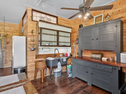 Kitchen - 4107 Pine, Gladwin, MI 48624 photo 3 of 4