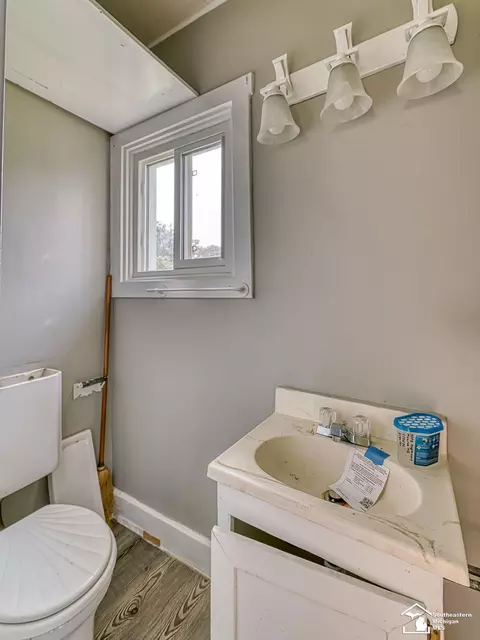 Bath - 3278 Maplewood, Monroe, MI 48162 photo 2 of 2