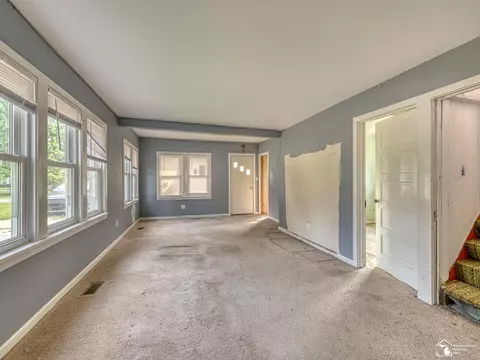 Living - 3278 Maplewood, Monroe, MI 48162 photo 2 of 4