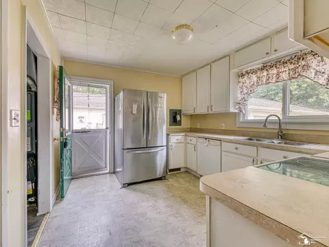Kitchen - 3278 Maplewood, Monroe, MI 48162 photo 2 of 2