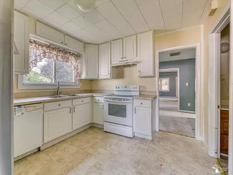Kitchen - 3278 Maplewood, Monroe, MI 48162 photo 1 of 2