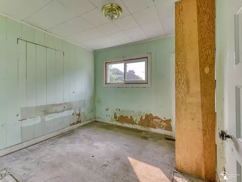 Bedroom - 3278 Maplewood, Monroe, MI 48162 photo 2 of 6