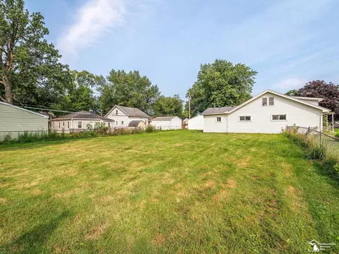 Exterior - 3278 Maplewood, Monroe, MI 48162 photo 5 of 9